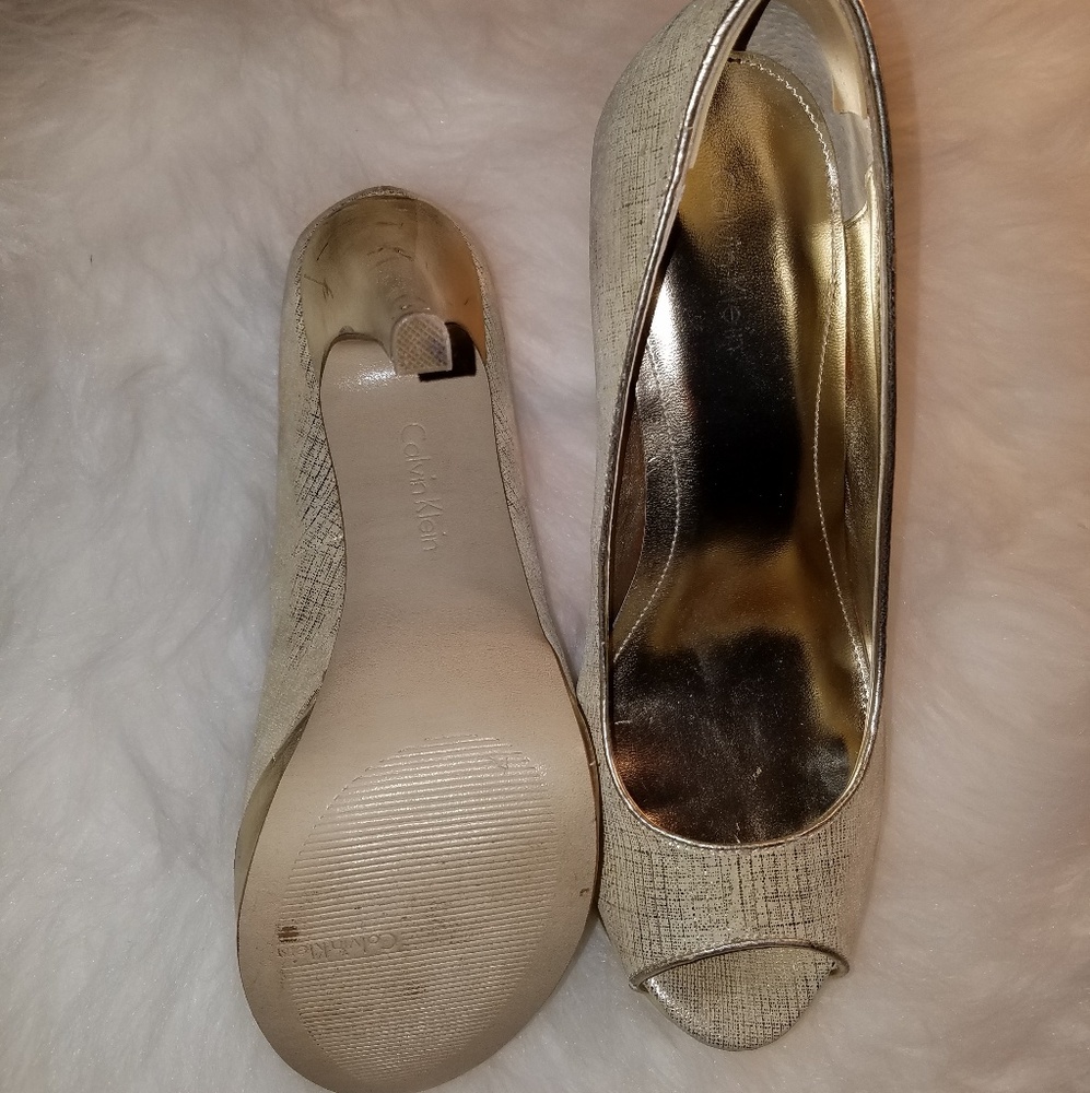 Heels - Picture 4 of 4